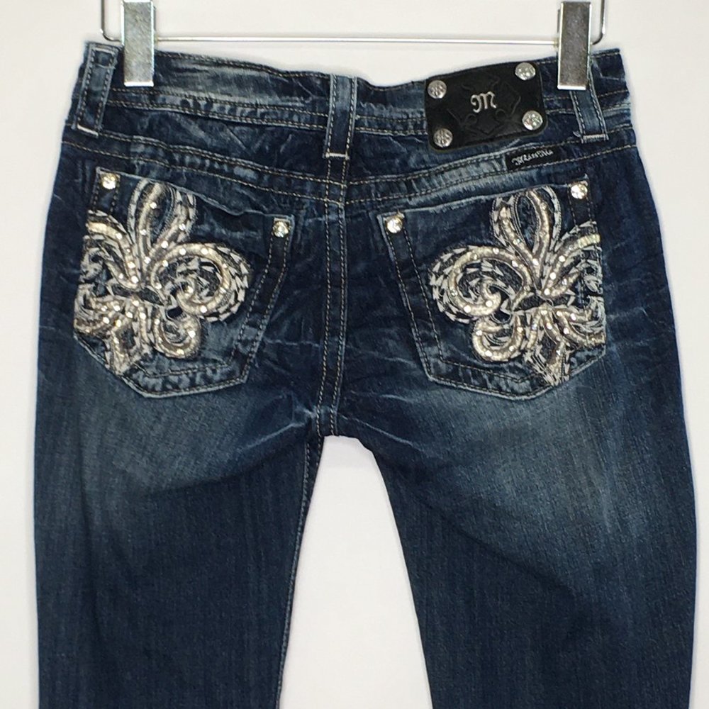 Miss Me Jeans Bootcut Dark Blue Rodeo fleur de lis pocket detail Size 29x33.5